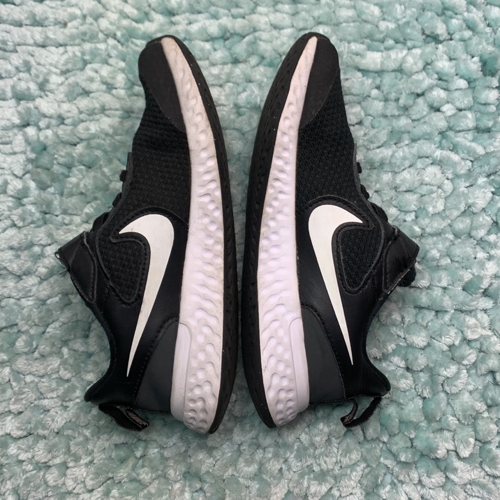 Nike Revolution Black & White Athletic Training Running Sneakers Girls Boys Run - Picture 9 of 16